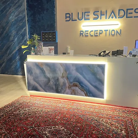 Blue Shades Pisa