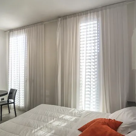 Hotel Blue Shades