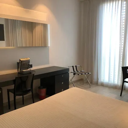 Blue Shades 4* Πίζα