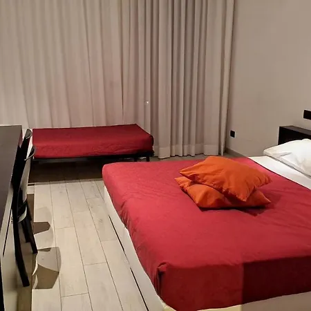 Ξενοδοχείο Blue Shades 4*