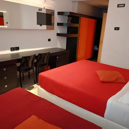 Ξενοδοχείο Blue Shades 4*