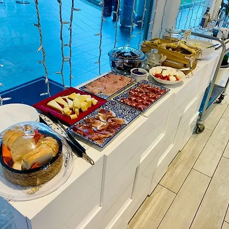 Blue Shades Ξενοδοχείο 4*