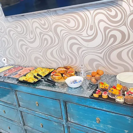 Blue Shades Hotel Piza