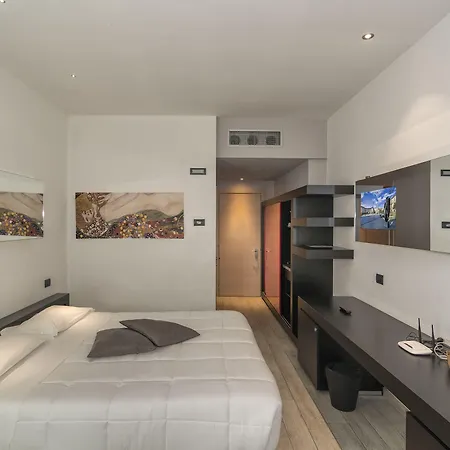 Blue Shades 4* Πίζα