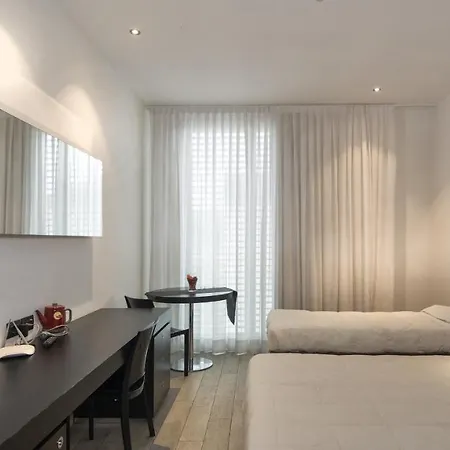 Ξενοδοχείο Blue Shades