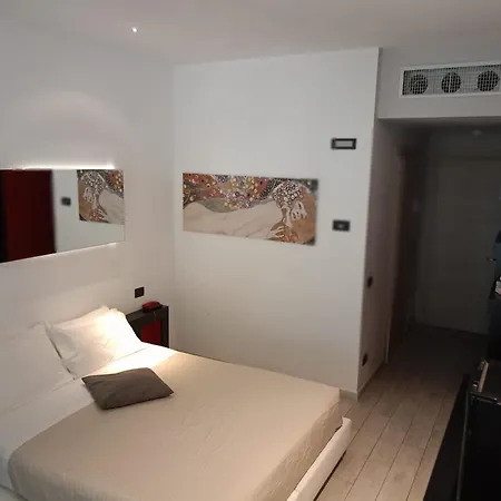 Hotel Blue Shades 4*